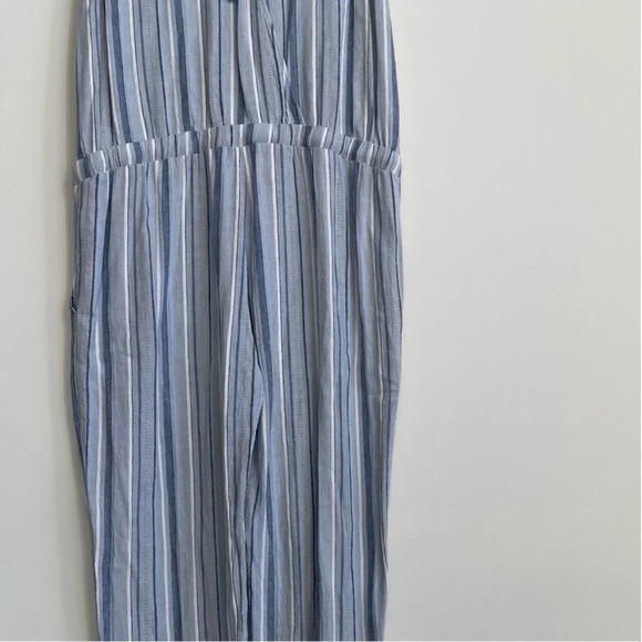 Cloth & Stone Striped Tie Back Rayon Linen Blue romper
Jumpsuit pants Size Large - Picture 12 of 15
